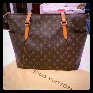 LV Totally MM Carryall (authentic)